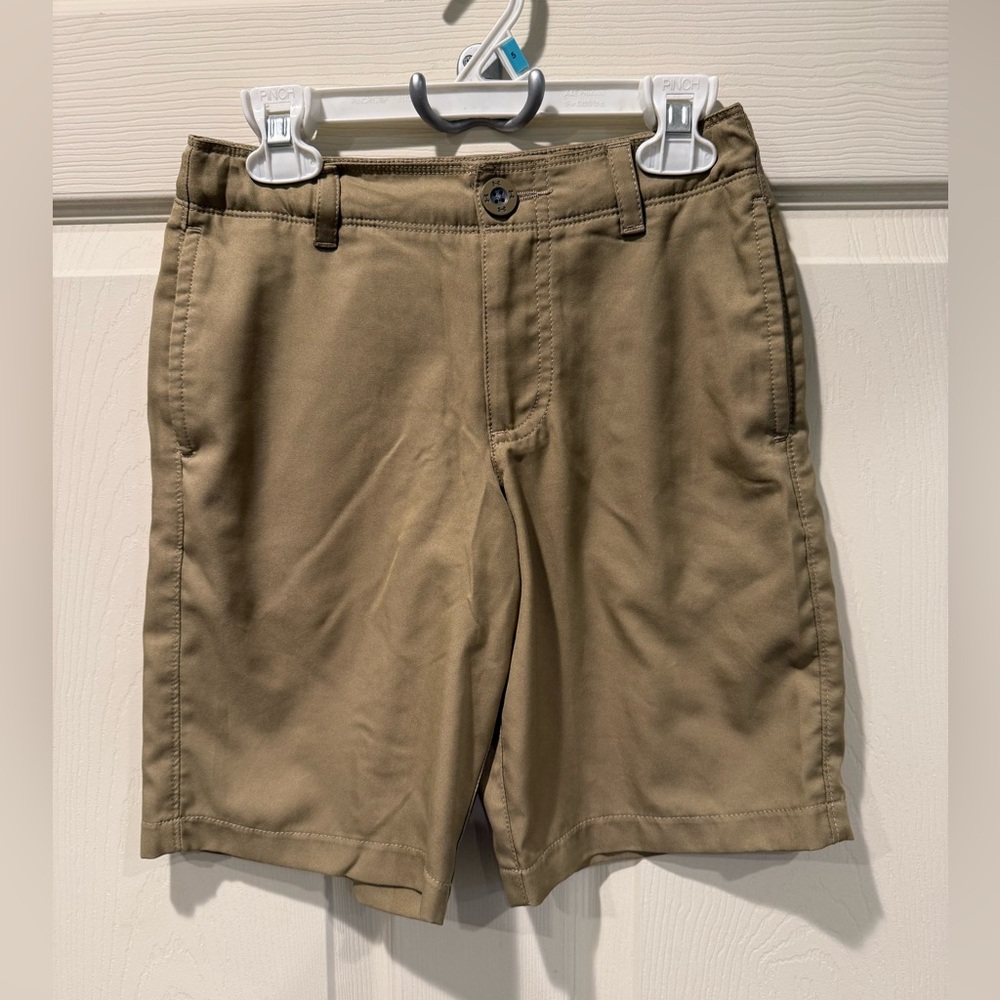 Under Armour heat gear dry fit golf shorts khaki color YS